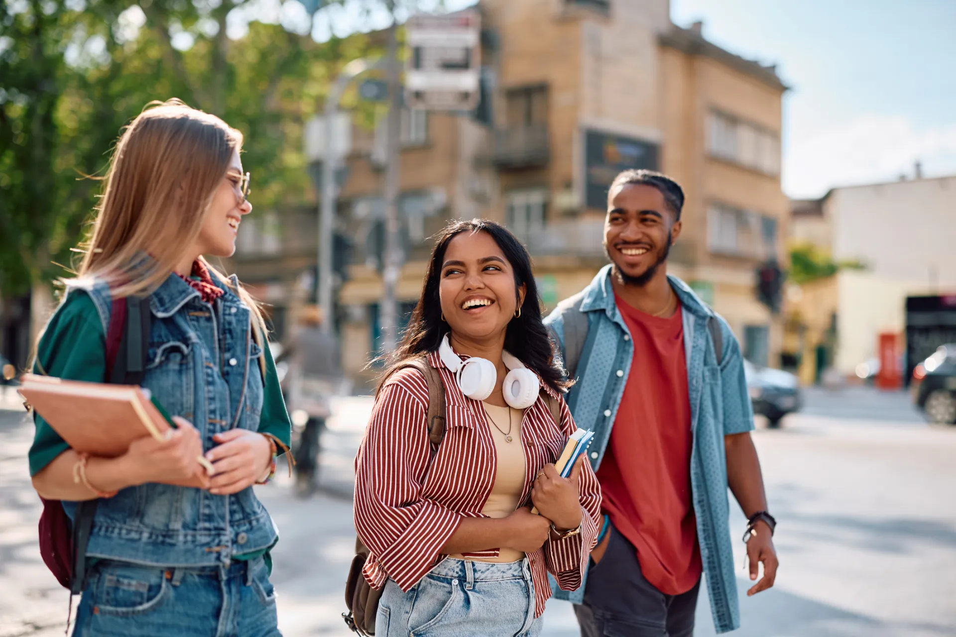 Students walking to lecture on campus